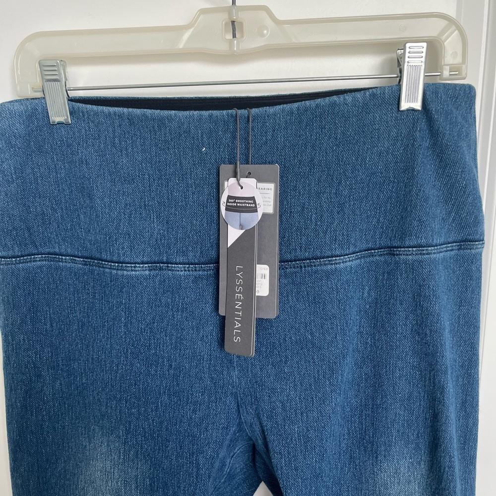 Lysse Women's Blue Jeggings Large. NWT